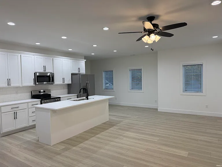 371 W Country Club Dr — Photo 4