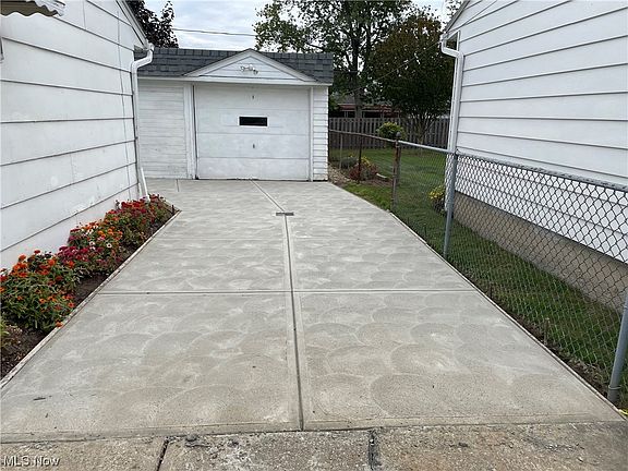 5th image of 6497 Sandfield Dr