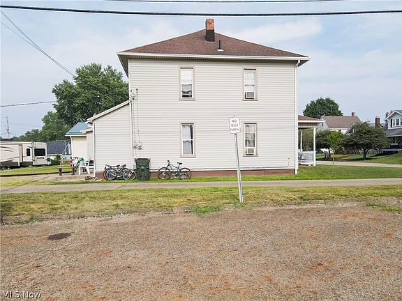 4th image of 119 4th St SE