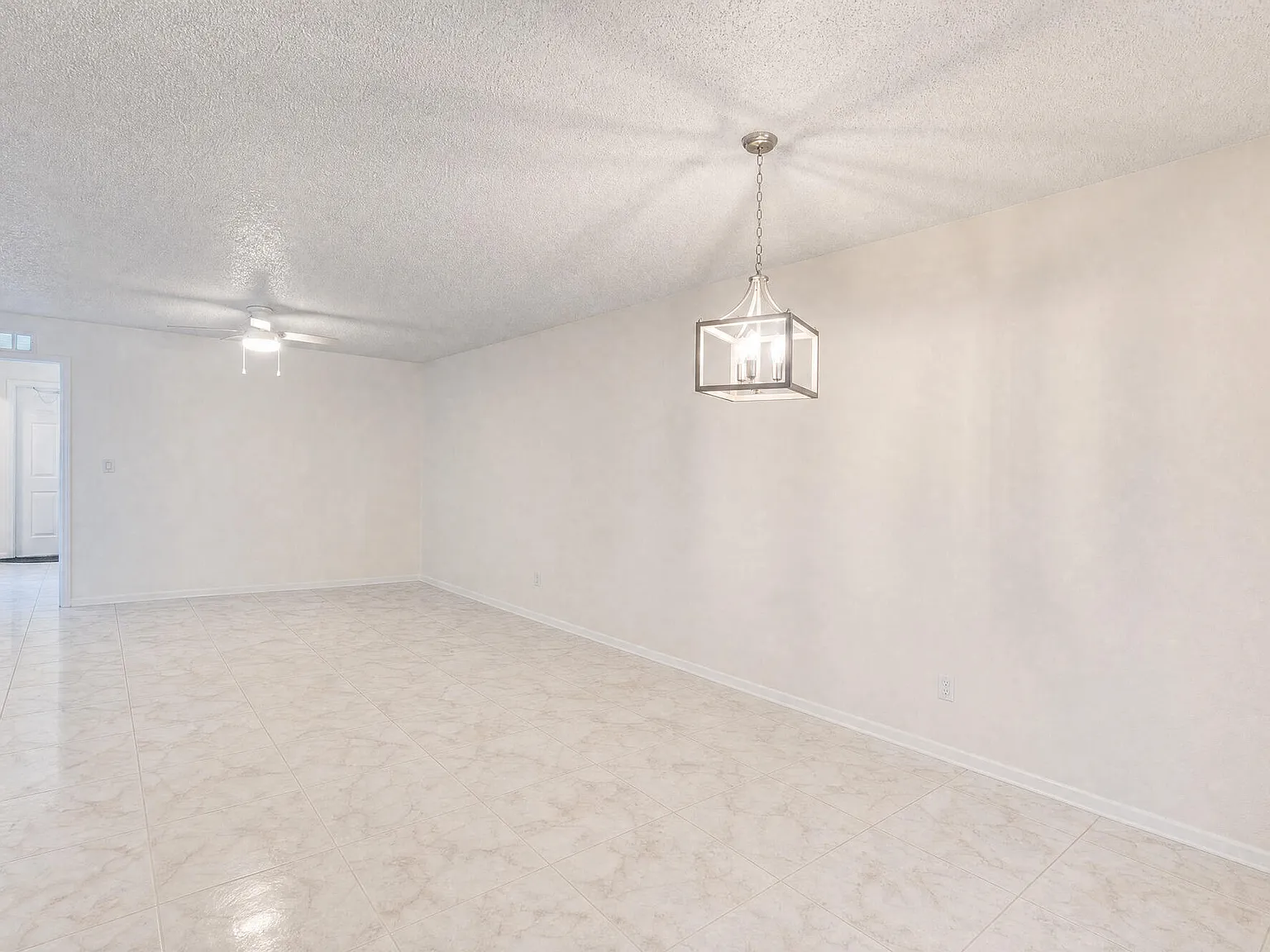 2 bed, 2.0 bath, 1136 sqft, $2,250 — Photo 2