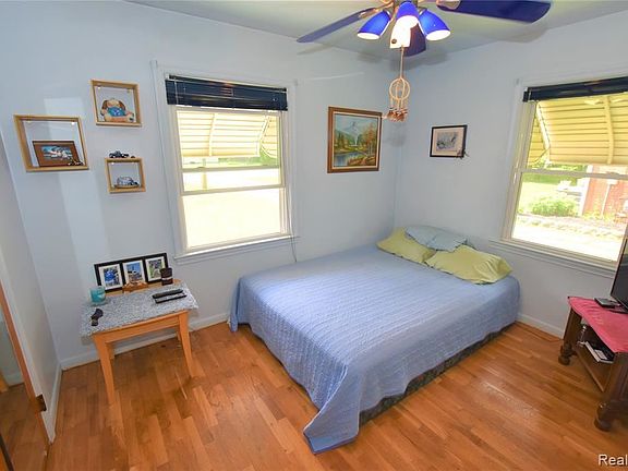 3rd image of 4439 Mollwood Dr
