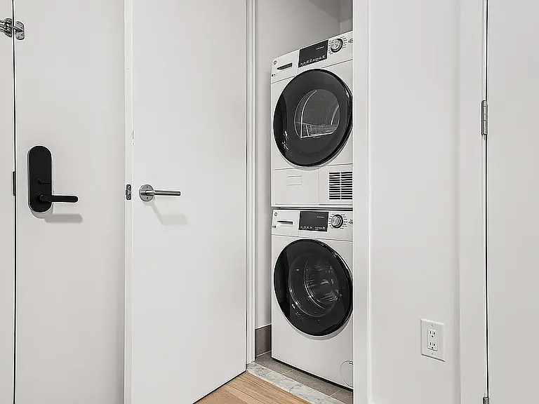130 2nd St #3H — Photo 7