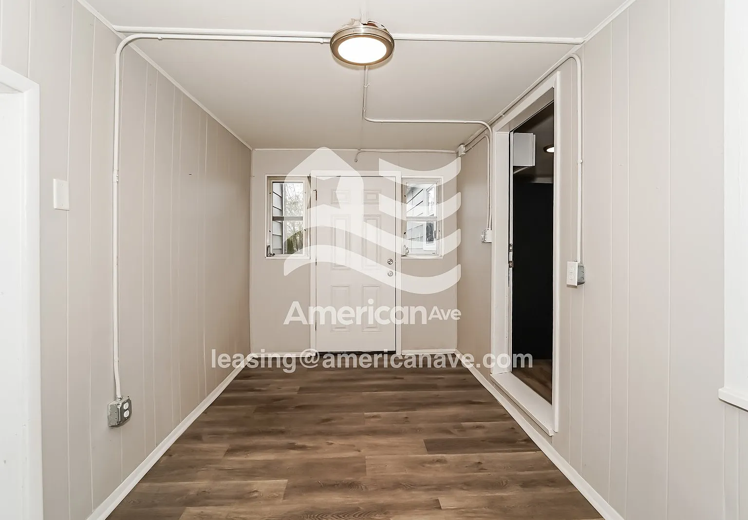 3 bed, 1.0 bath, 984 sqft, $1,297 — Photo 3