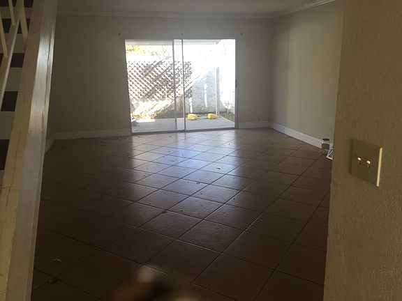 5th image of 726 W Nicolet St APT 2