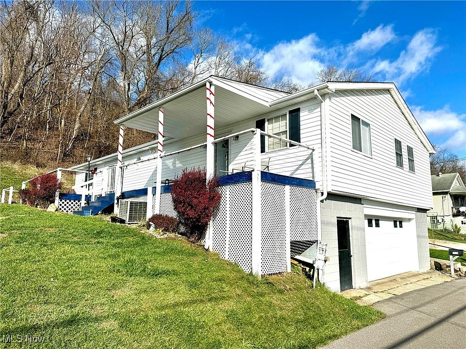 1st image of 821 Woods Ln