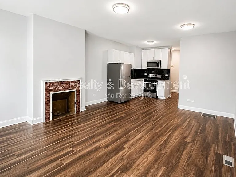 78 Pine Ave #2 — Photo 3