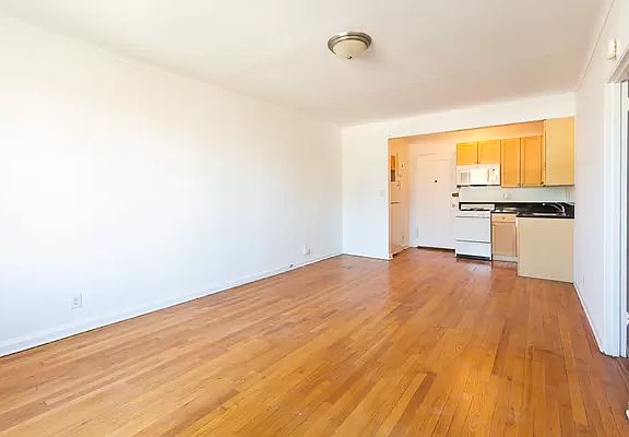 2nd image of 100 8th Ave #6D