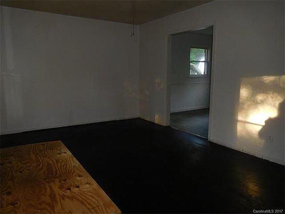 3rd image of 2507 Lyon St