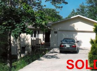 1241 Lakeside Dr, Jacksboro, TN 37757