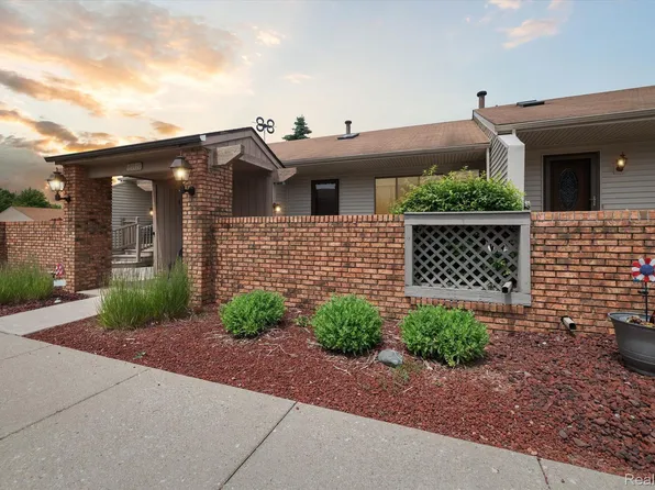62178 Ticonderoga Dr Unit 2, South Lyon, MI 48178