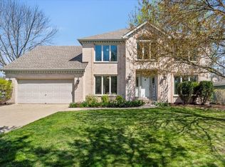 931 Sanctuary Ln, Naperville, IL 60540