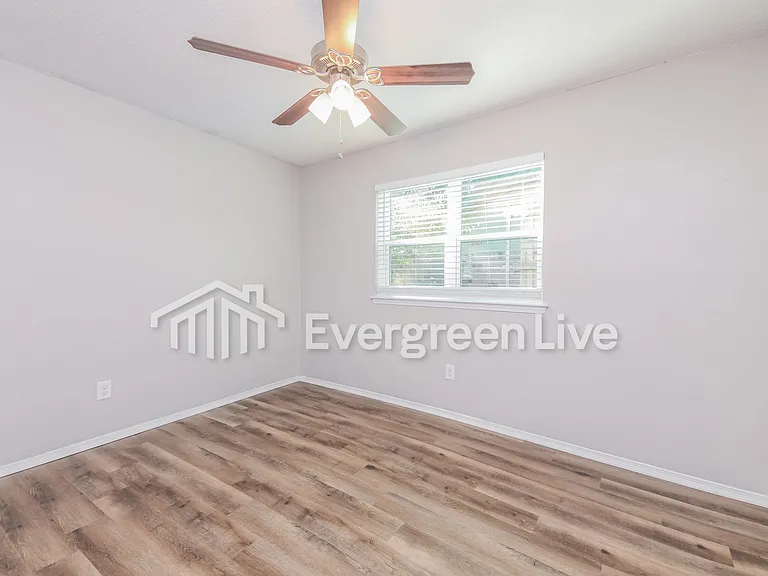 821 Quebec Dr — Photo 10