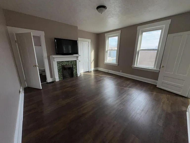 1014 Considine Ave — Photo 3