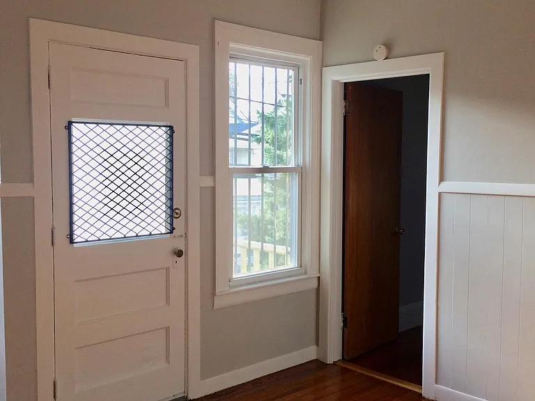 97 Evergreen Ave — Photo 7