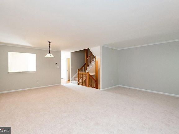 5th image of 9676 Horsham Dr