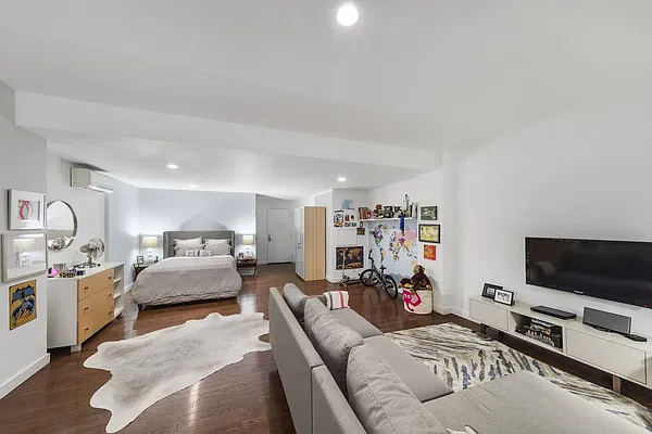 Rented by Compass | media 33