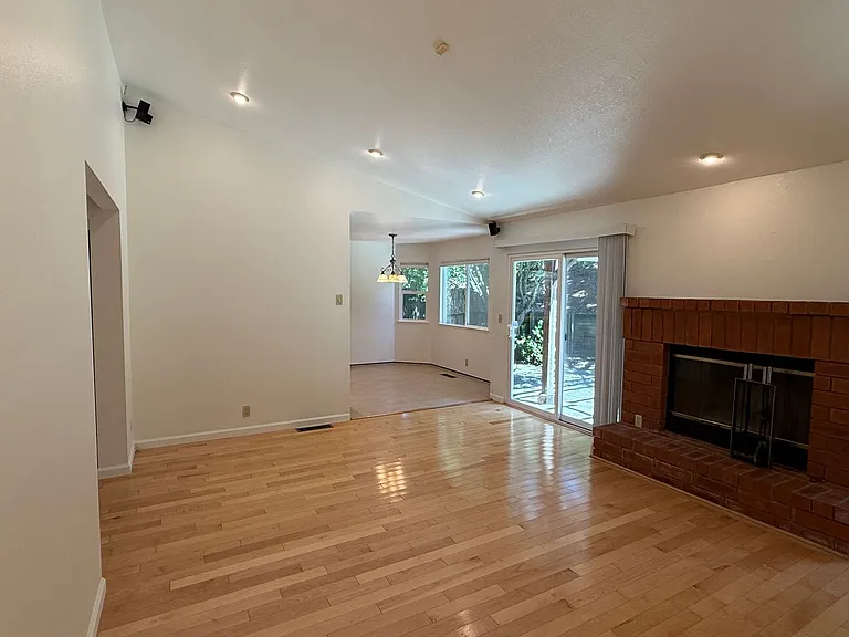 6252 Ridgemont Dr — Photo 22