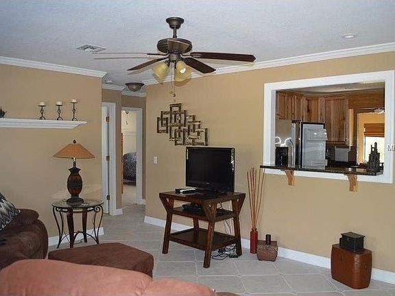 9046 Hilolo Lane living