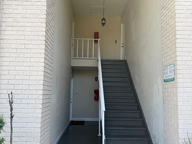 861 Sky Lake Cir #C — Photo 4