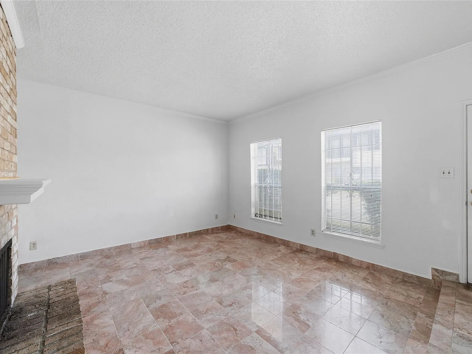 2 bed, 2.5 bath, 1360 sqft, $1,450 — Photo 4