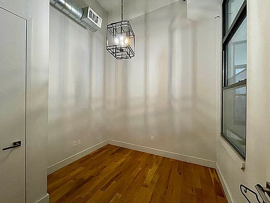 5th image of 372 Kosciuszko St #109