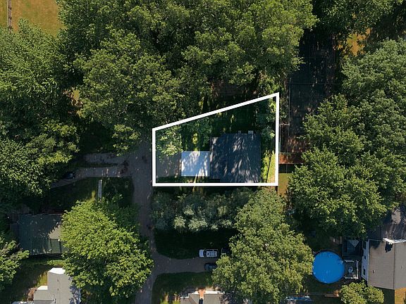 3rd image of 3117 Maplewood Dr