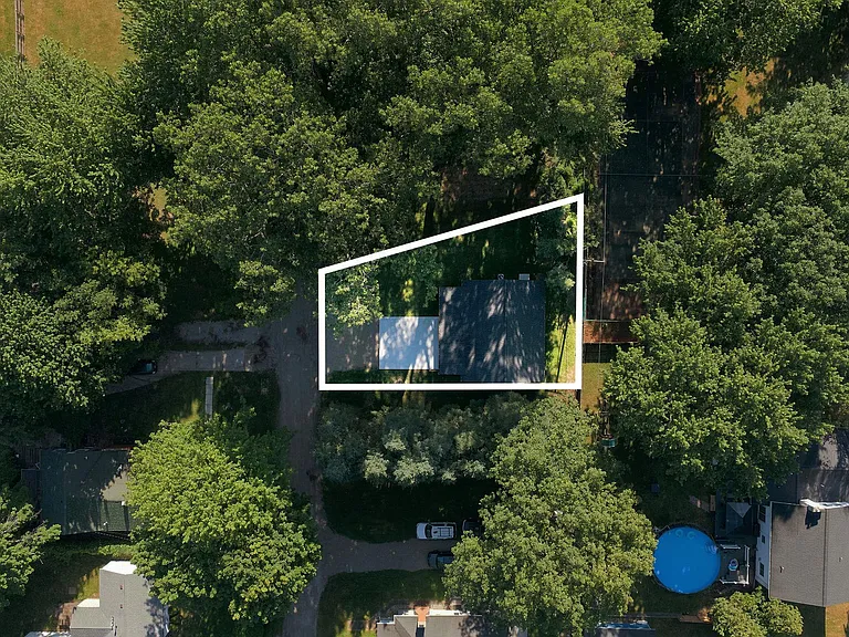 3117 Maplewood Dr — Photo 3
