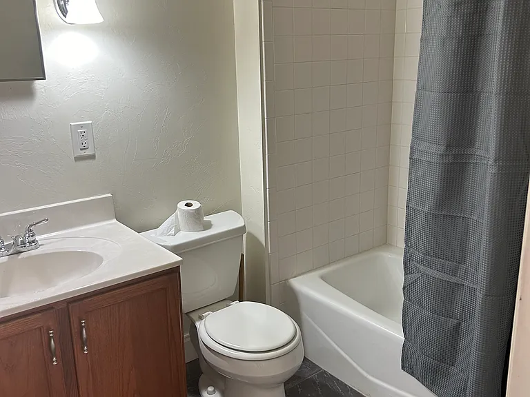 615 Dewey Ave #2 — Photo 4