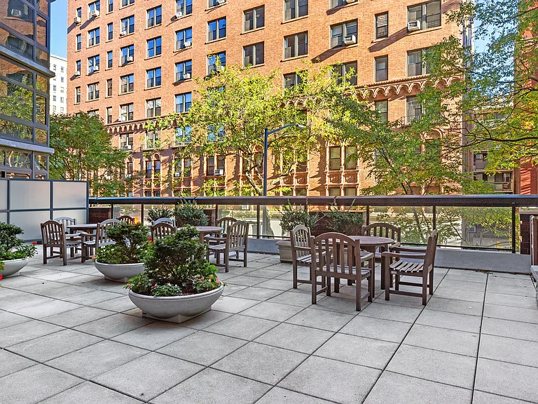 272 W 107th St #4D — Photo 11