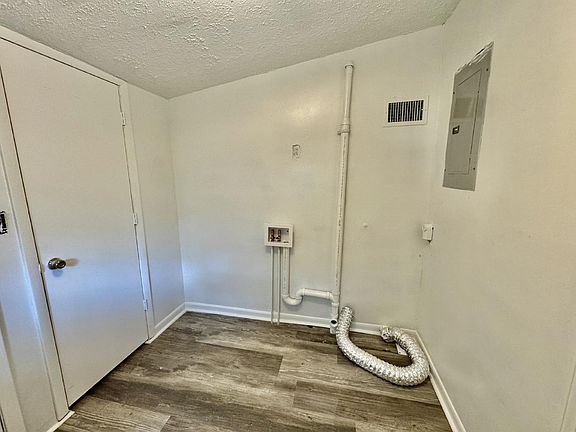 5th image of 319 W 17th St