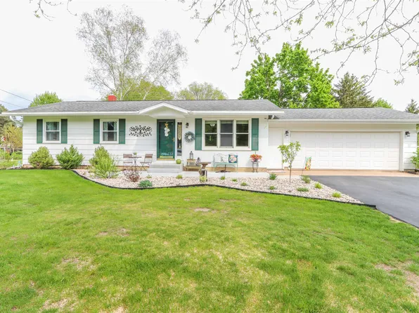 N2630 Melody Ln, Waupaca, WI 54981