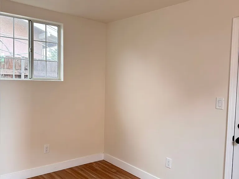 1060 McFarland Ave — Photo 10