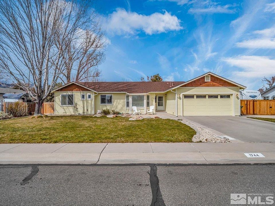 1st image of 1744 Oakwood Dr
