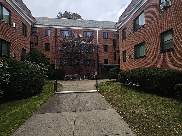 572 Whitney Ave #3E — Photo 7