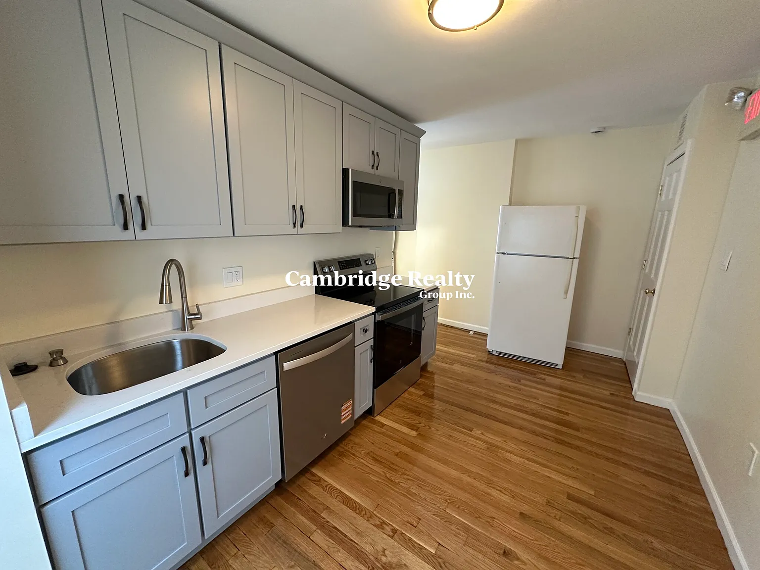 3 bed, 1.0 bath, $3,500 — Photo 2