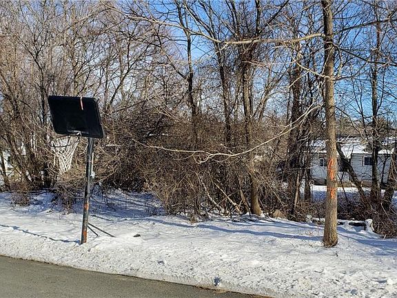 4th image of York Ave