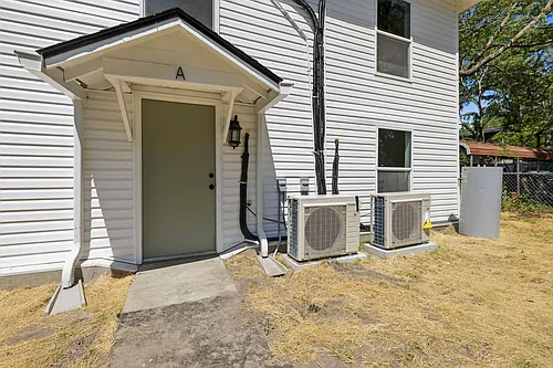 377 Tuttle Ave Photo 1