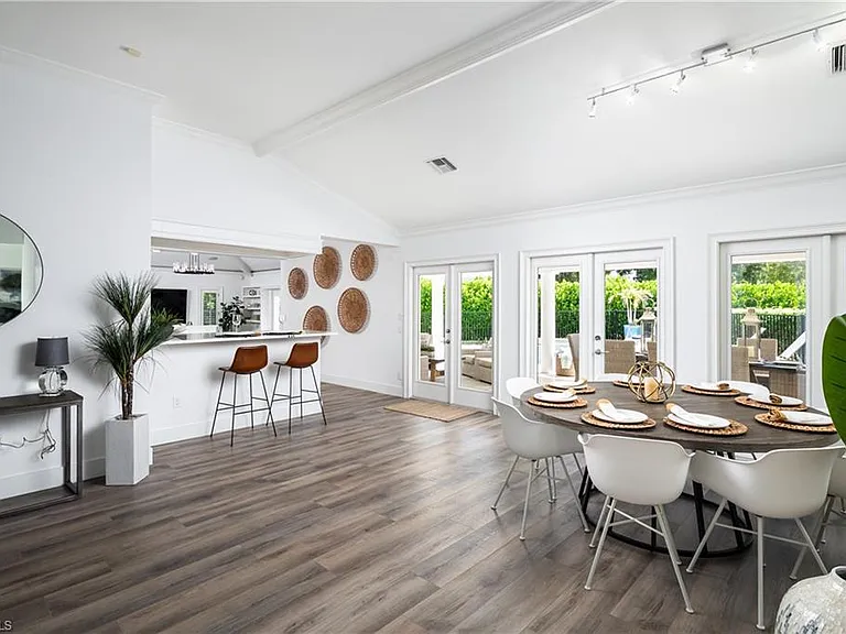 420 Palm Cir E — Photo 10