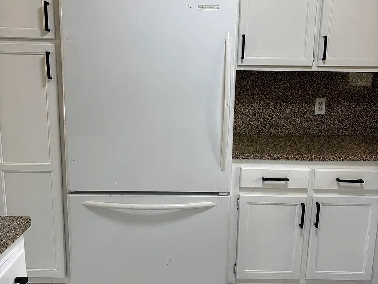 1703 La Casa Dr — Photo 3