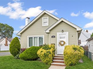 178 Charles St, Lynbrook, NY 11563