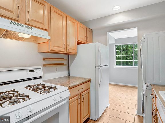 5th image of 1521 Colonial Dr APT 203