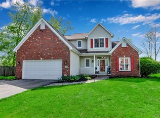 55 Gatehouse Ln, East Amherst, NY 14051