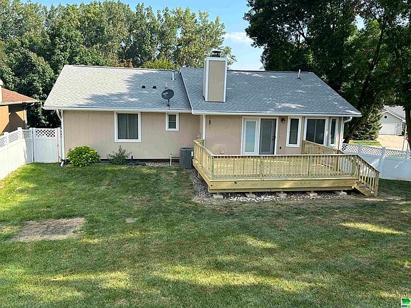 5th image of 2332 Pueblo Dr