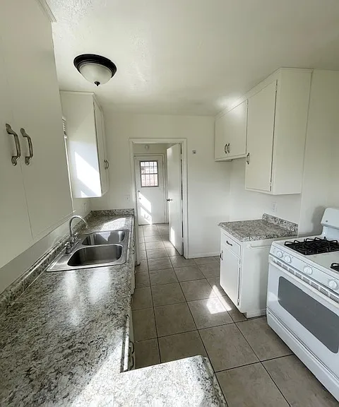 24450 Myers Ave — Photo 7