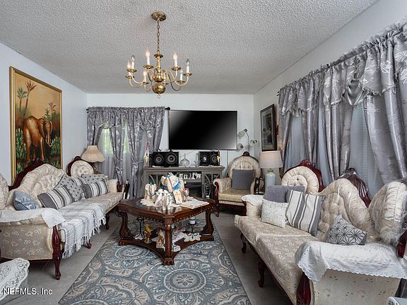 3rd image of 119 OAK WAY