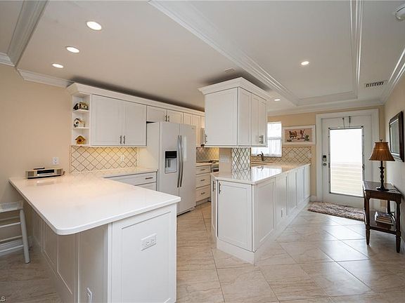 2nd image of 610 Broad Ave S #J610