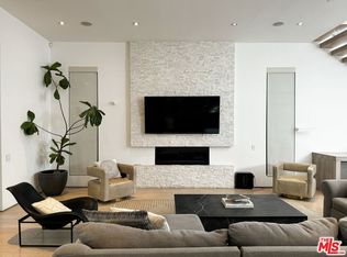 132 N Laurel Ave, Los Angeles, CA 90048