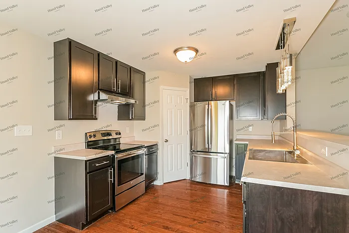 319 Pecan Bluffs Dr — Photo 6