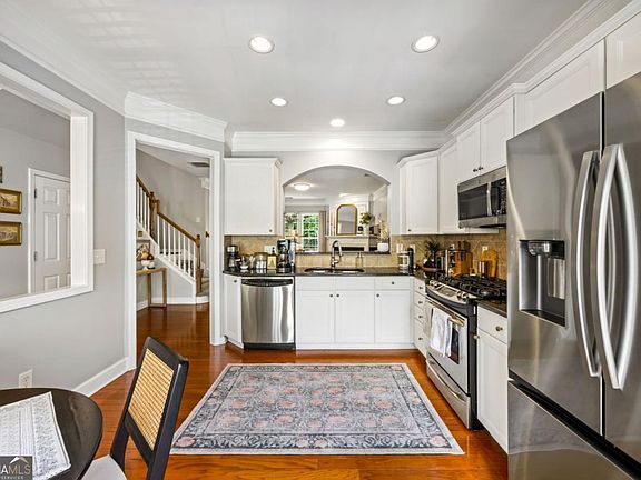 4th image of 2275 Limehurst Dr NE