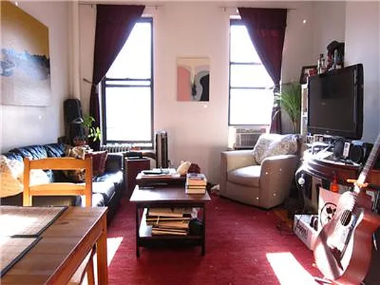 Rented by Adina Realty | media 26